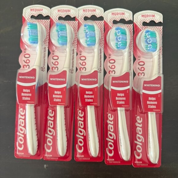 NWT Bundle of 5 Colgate 360 Whitening Medium Toothbrush - Picture 1 of 2